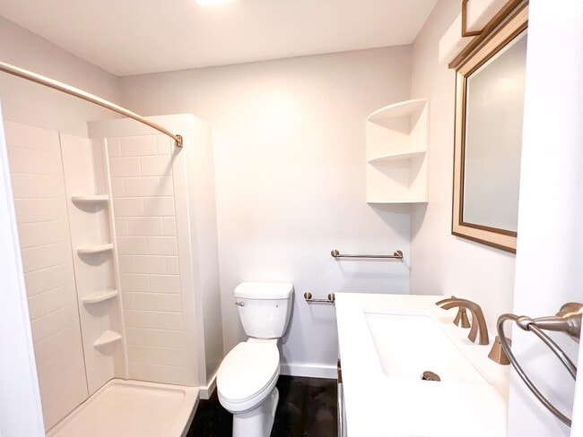 Building Photo - 178 Pleasant St