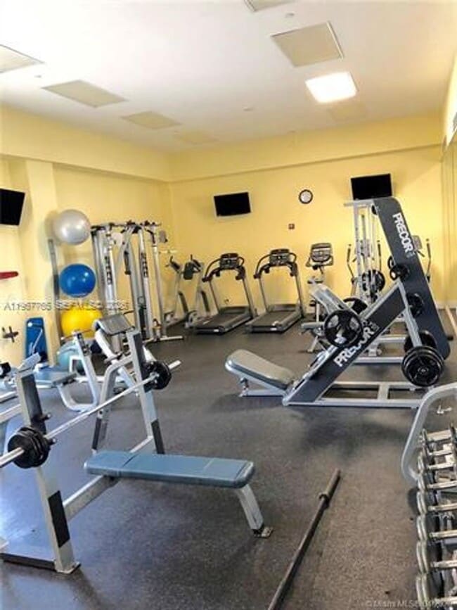 Building Photo - 6917 Collins Ave