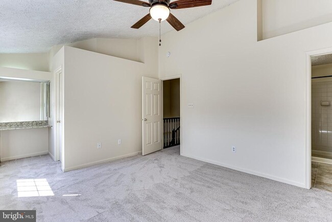 Building Photo - 6388 New Haven Ct