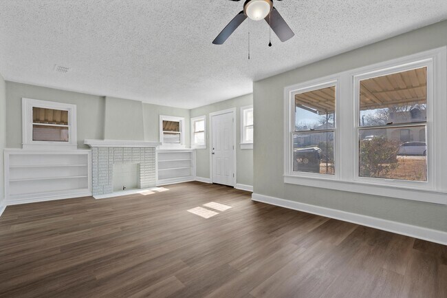 Building Photo - 1511 Maple Ave