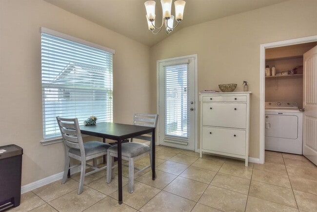 Building Photo - 404 Craters of the Moon Blvd