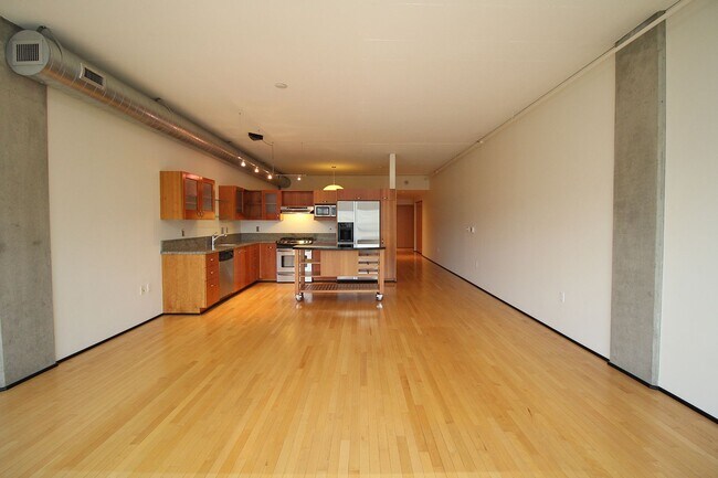 Building Photo - Exceptional 1 bd + bonus, City Views in Pe...
