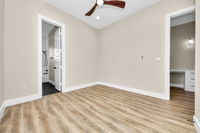 Building Photo - 127 E 38th St