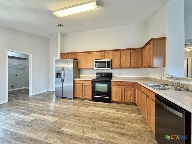 Building Photo - 916 Gentry Dr