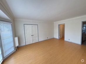 Building Photo - 530 S Orlando Ave