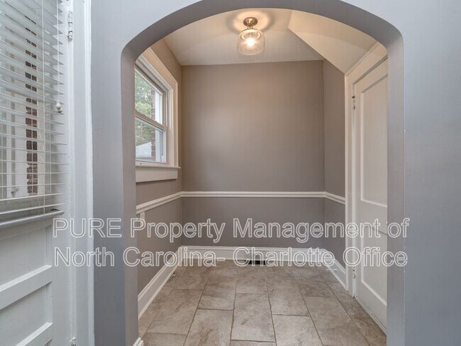 Building Photo - 1321 Pinecrest Ave