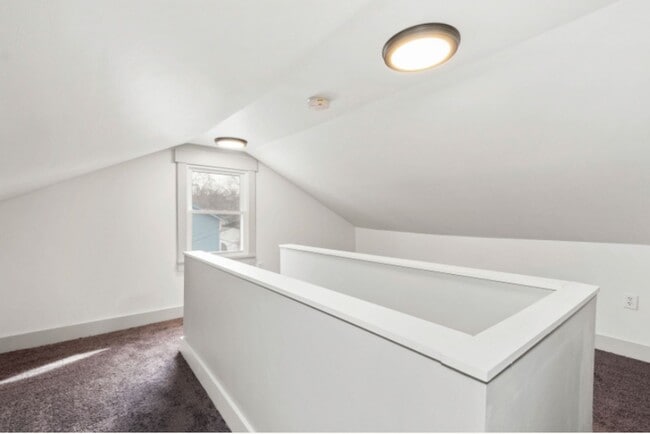 Building Photo - 3 Bedroom 1.5 Bath - Pittsburgh