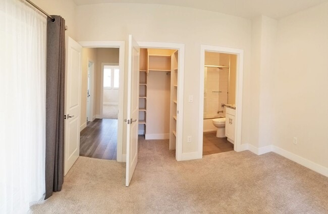 Building Photo - Contemporary Greenhaven Home with Private Backyard & Smart Features