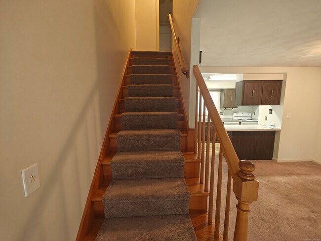Building Photo - 18 Broadview Hts