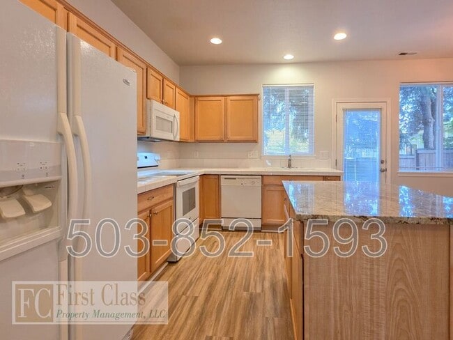 Building Photo - 21844 SW VINTNER Ln