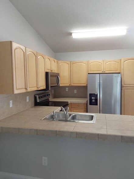 Building Photo - 9 Pony Express Dr