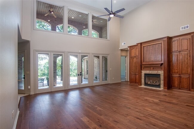 Building Photo - 10111 Bluffview Cir