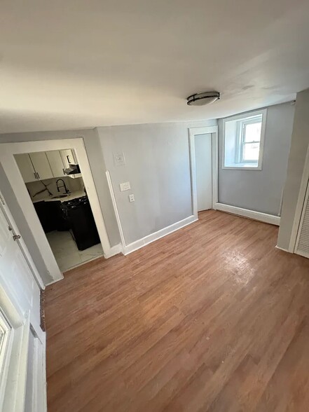 Building Photo - 326 Grand St