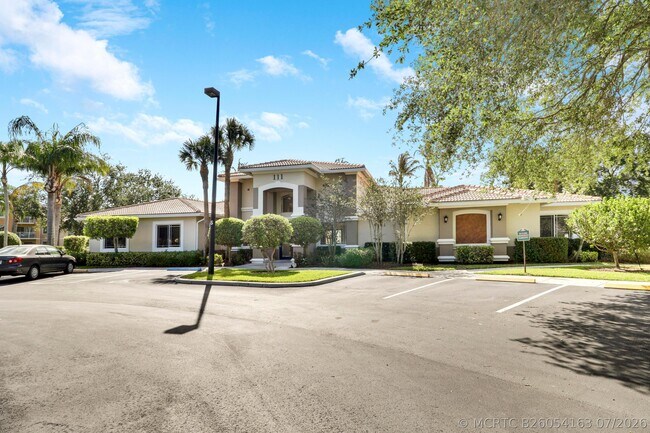 Building Photo - 121 SW Palm Dr