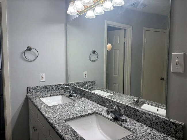 Building Photo - 402 Oak Harbor Dr