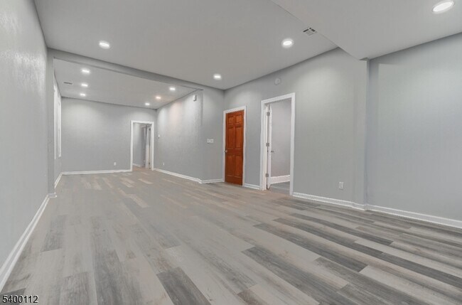 Building Photo - 89 Sheridan St