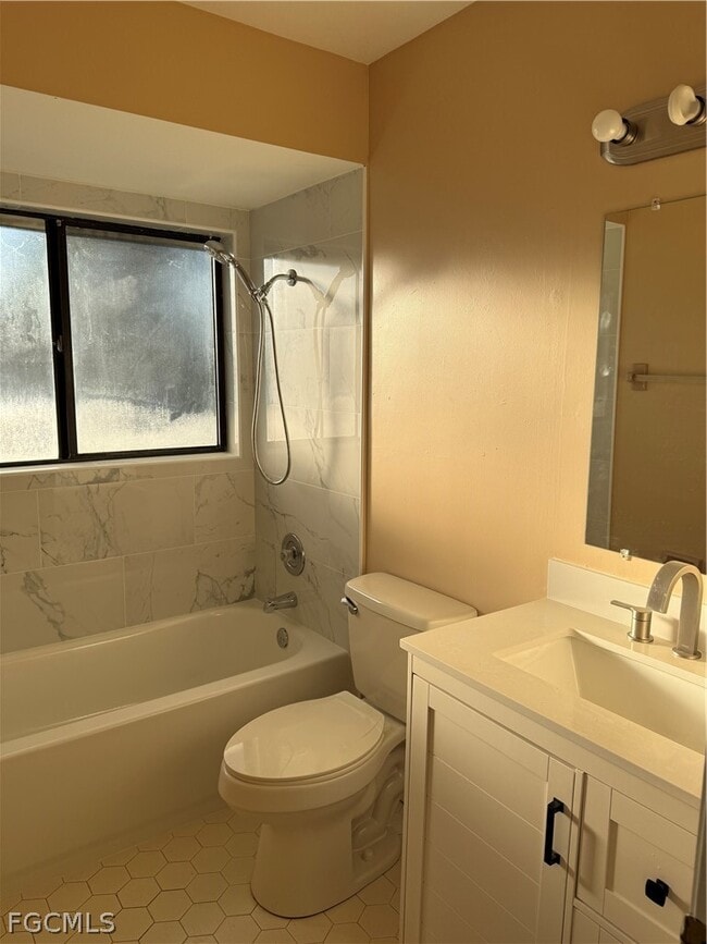 Building Photo - 234 Oakside St