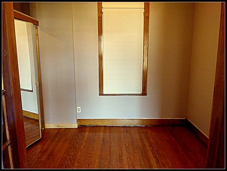 Building Photo - 1527 W Cullerton St