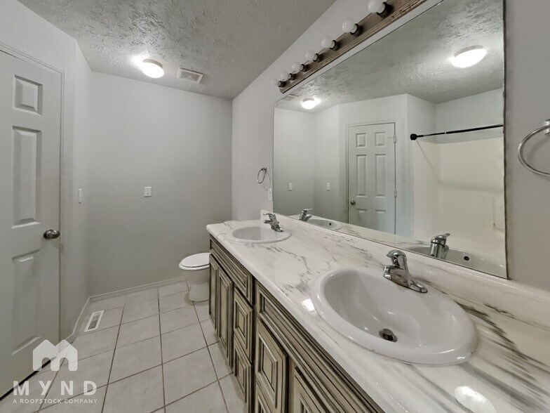 Building Photo - 5635 S Farm Rd 145