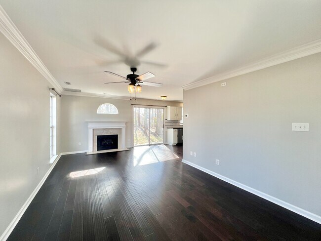 Building Photo - UPDATED, 4 Bedrooms!