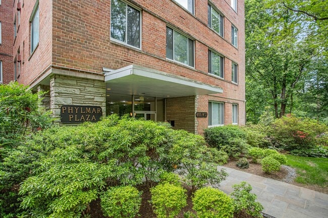 Building Photo - Glover Park Oasis