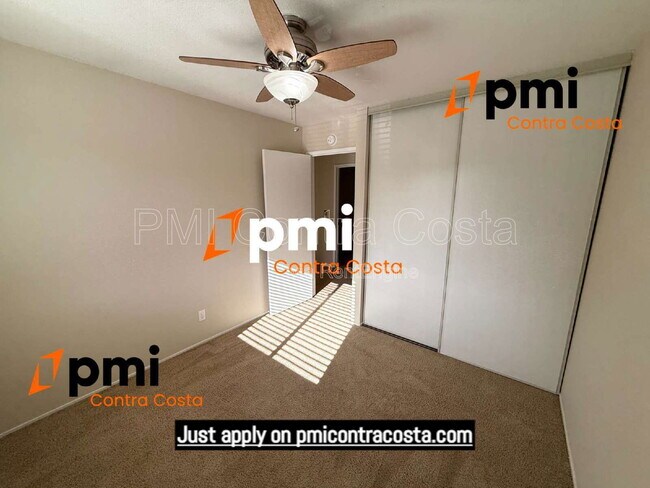 Building Photo - 974 Signal Ct