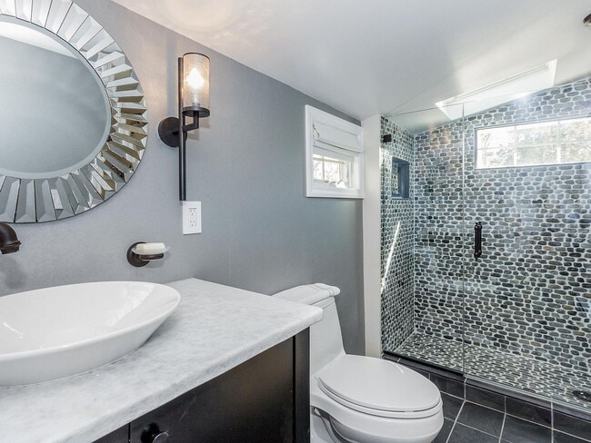 Building Photo - 4-Bed Oasis in Old Greenwich - Spacious 1,829 Sq Ft with 2 Full Baths!"