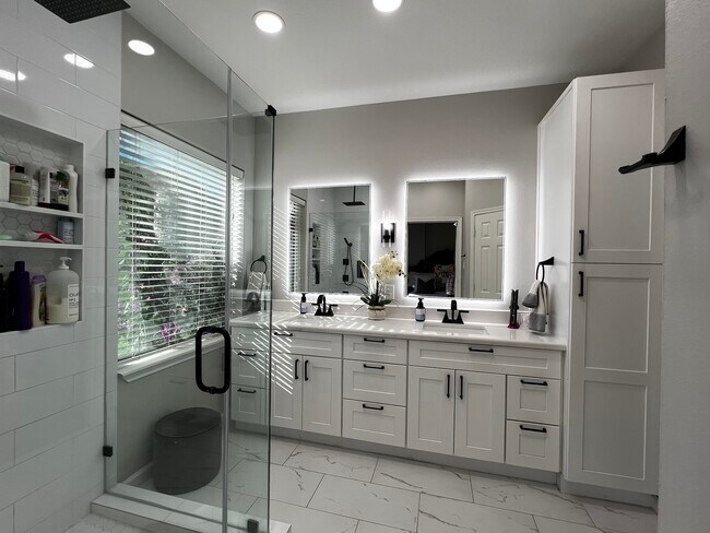 Building Photo - 15611 Brookwood Lake Pl