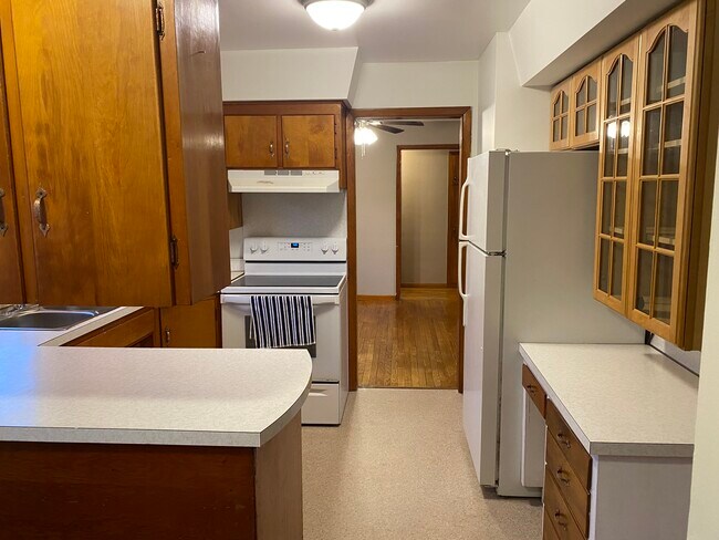 Building Photo - 200 Woodside Dr