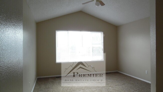 Building Photo - 5831 Instone Cir