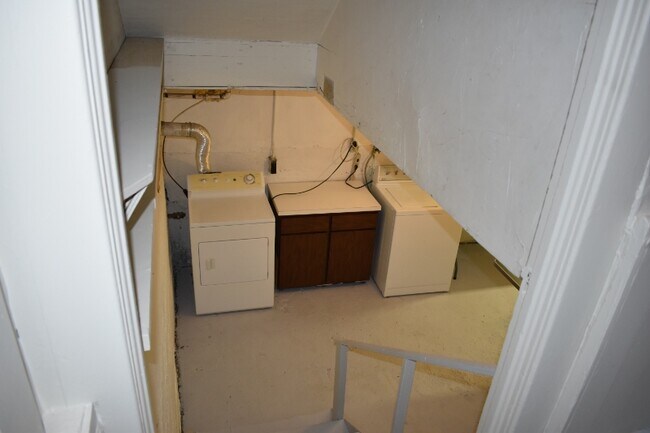 Building Photo - 1016 S University Ave