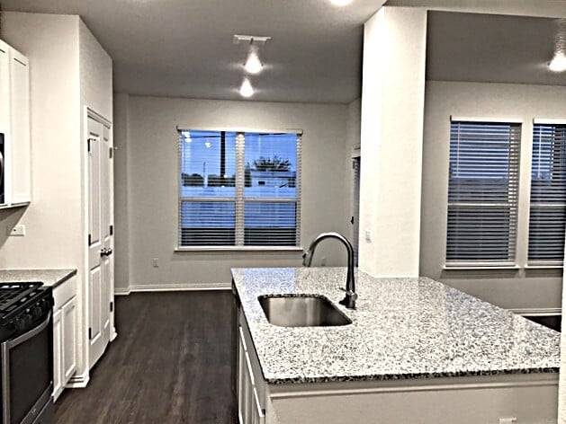 Building Photo - 176 Pebble Creek Run