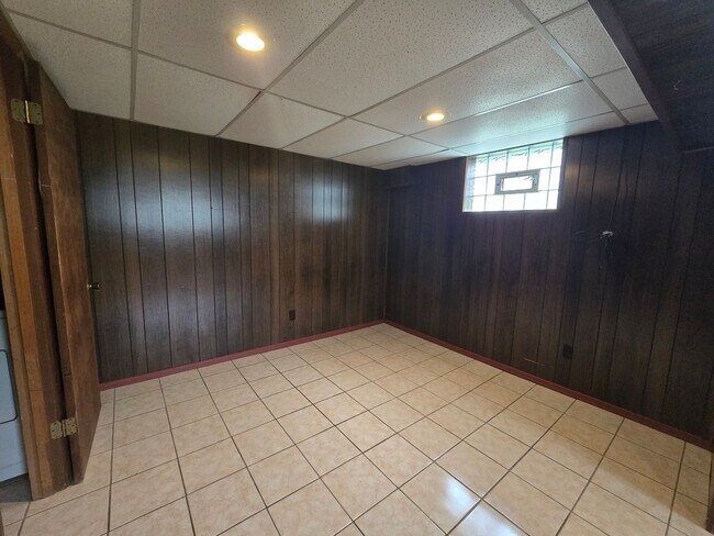 Building Photo - 3 Bedroom Split Entry - Gateway School District