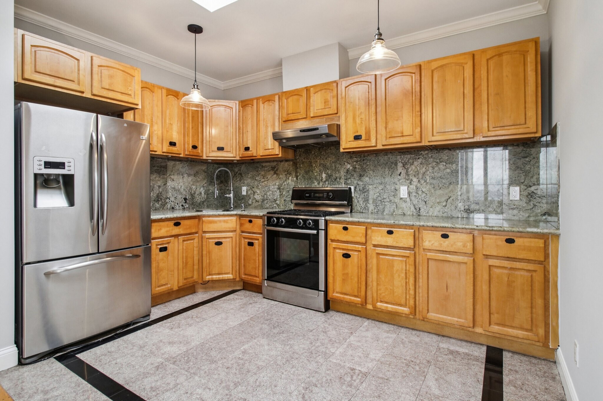 Building Photo - 163 Rae Ave