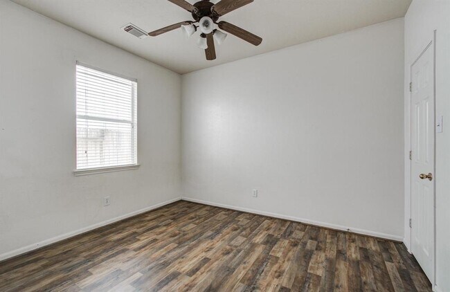 Building Photo - 7547 Oakwood Canyon Dr