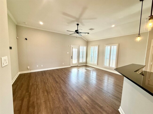 Building Photo - 9206 Anna St