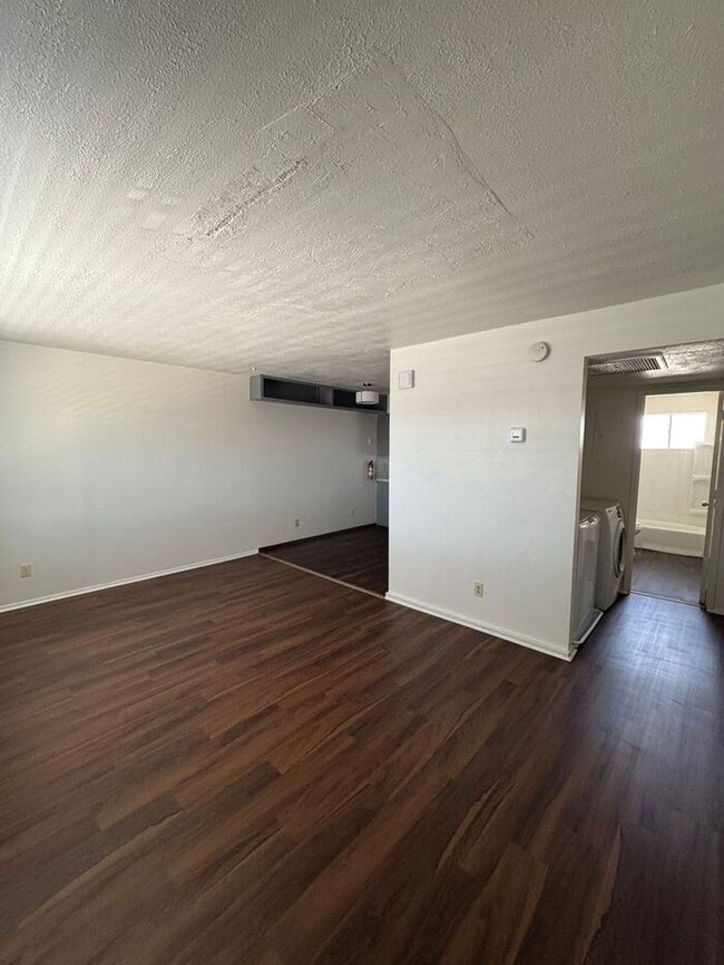 Building Photo - Charming 2 bedroom 1 bath