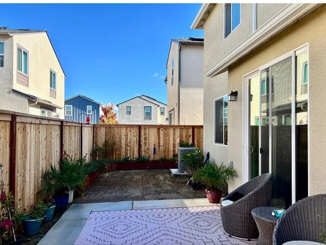 Building Photo - 609 Josephine Ave