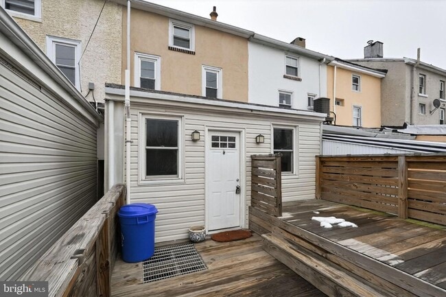 Building Photo - 4670 Umbria St