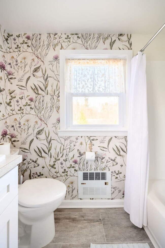 Building Photo - 54 River Dr