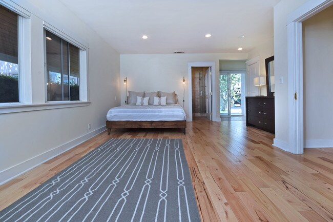 Building Photo - 10633 Chiquita St