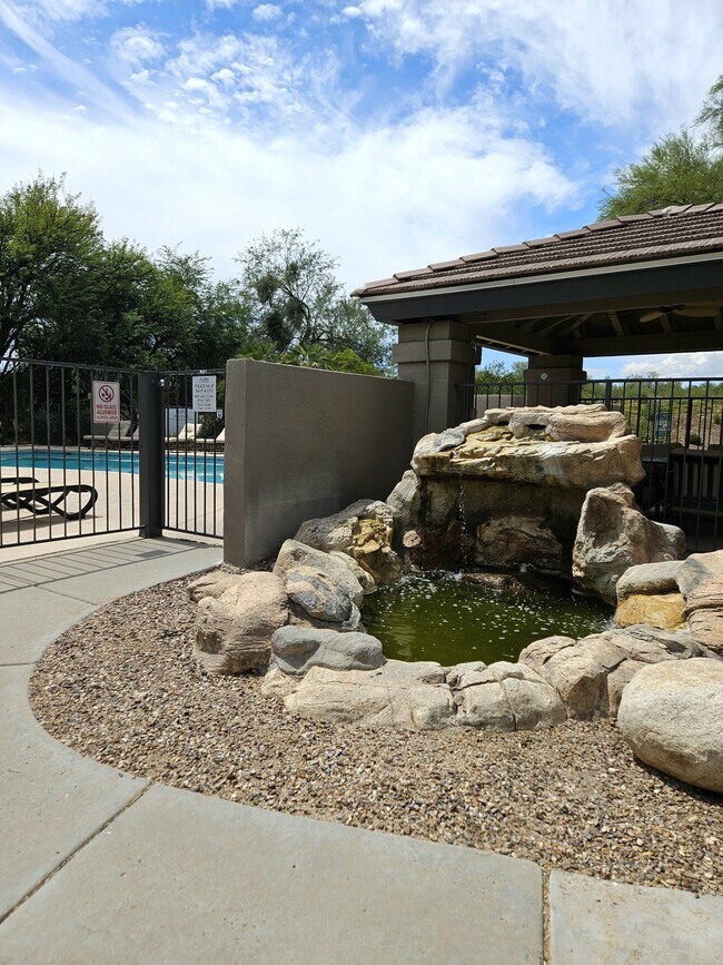 Building Photo - 5855 N Kolb Rd