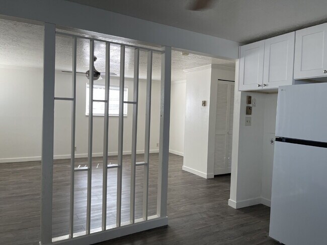 Building Photo - 510 E 500 S