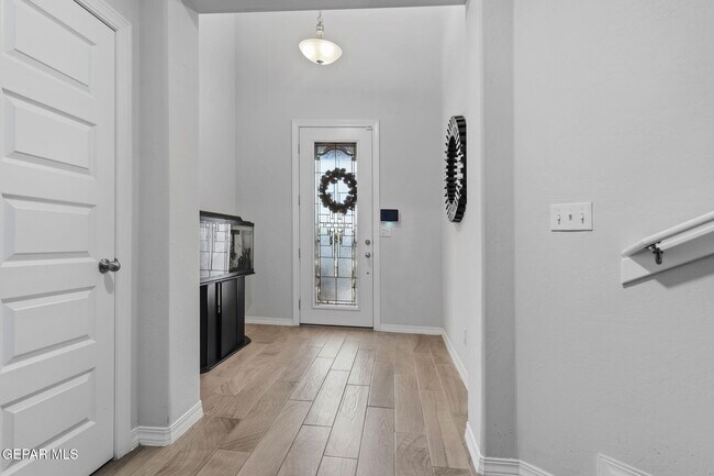 Building Photo - 917 Airship Pl
