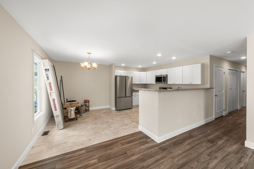 Living room toward Dining area - 1908 Laurel Ln