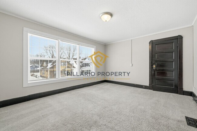 Building Photo - $500 OFF MOVE-IN SPECIAL!!! 4 Bedroom home in Near Downtown Indy! Available Now!