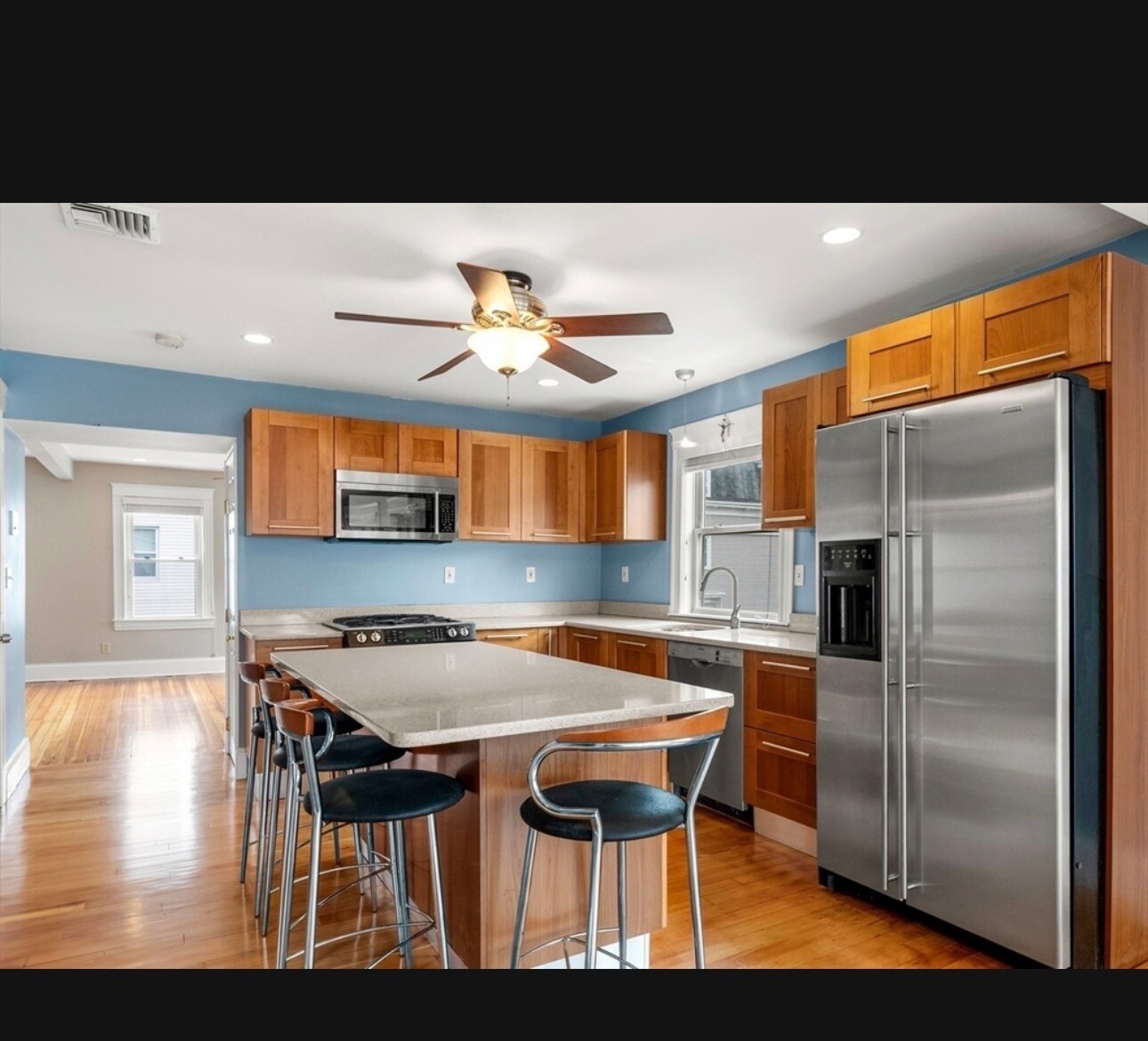 Building Photo - 779 E 6th St