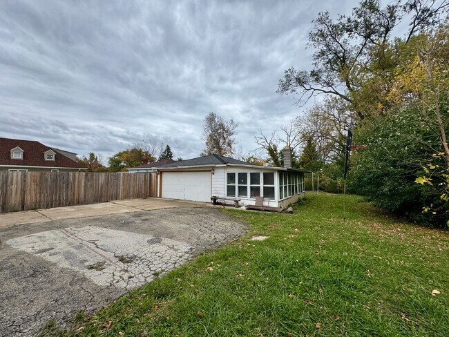 Building Photo - 3952 S 43rd St