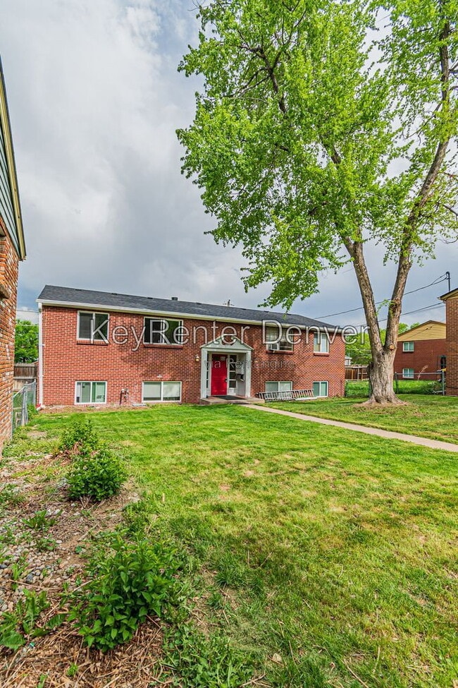 Building Photo - 2356 S Linden Ct
