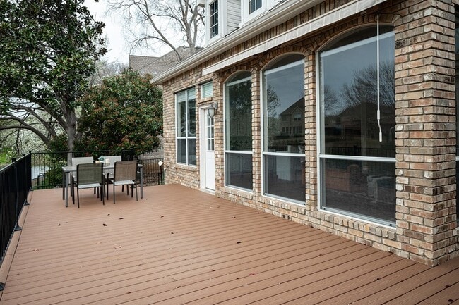 Building Photo - 7712 Lakecrest Cir